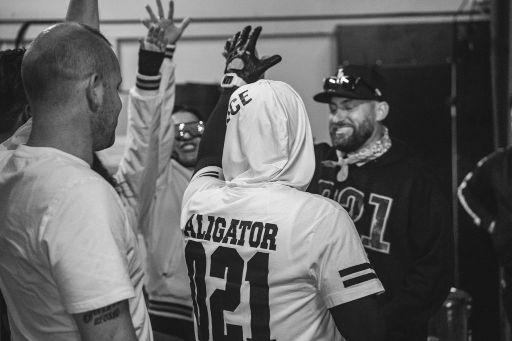 book Dj aligator